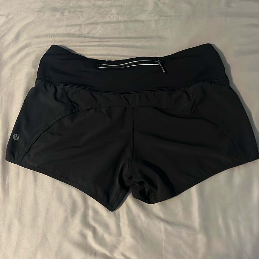 Lulu speed up shorts high rise 2.5in size 6
